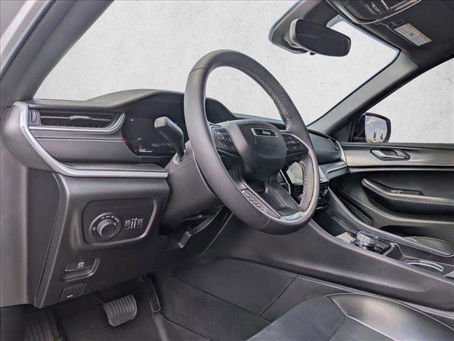 Used 2024 Jeep Grand Cherokee Altitude image 10