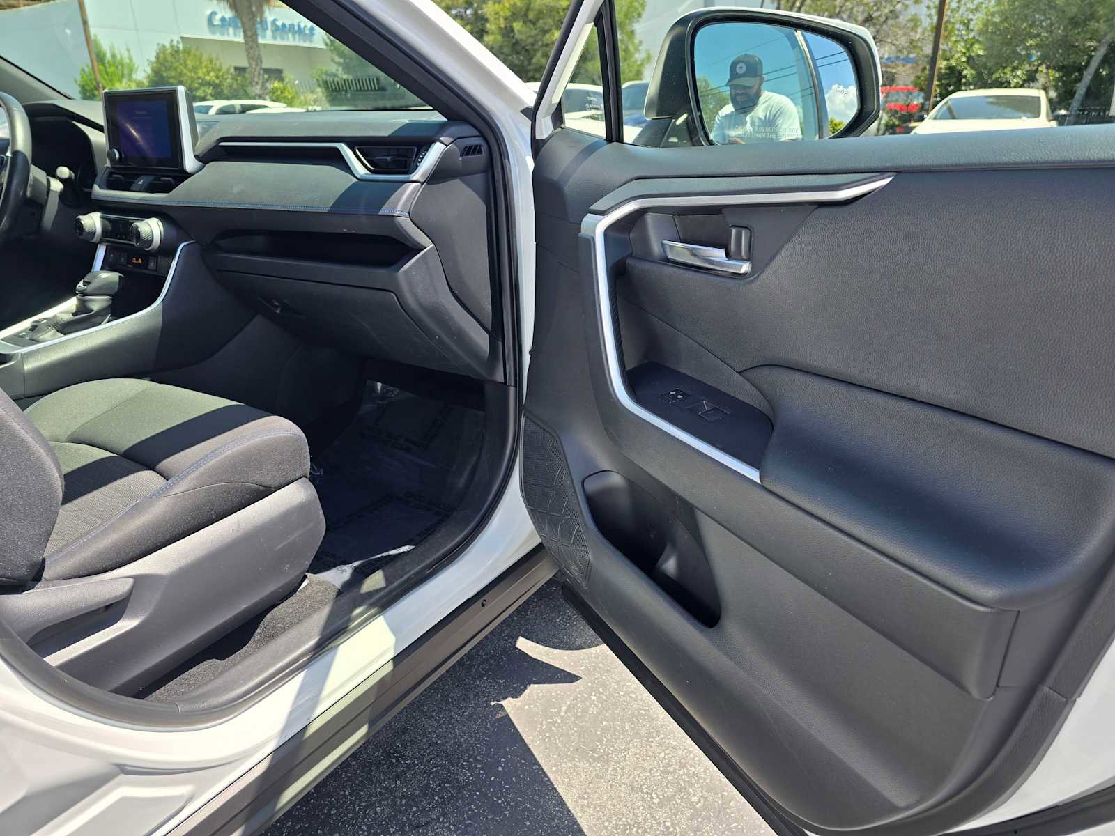 Used 2023 Toyota RAV4 SE w/ Convenience Package AWD/4WD image 10
