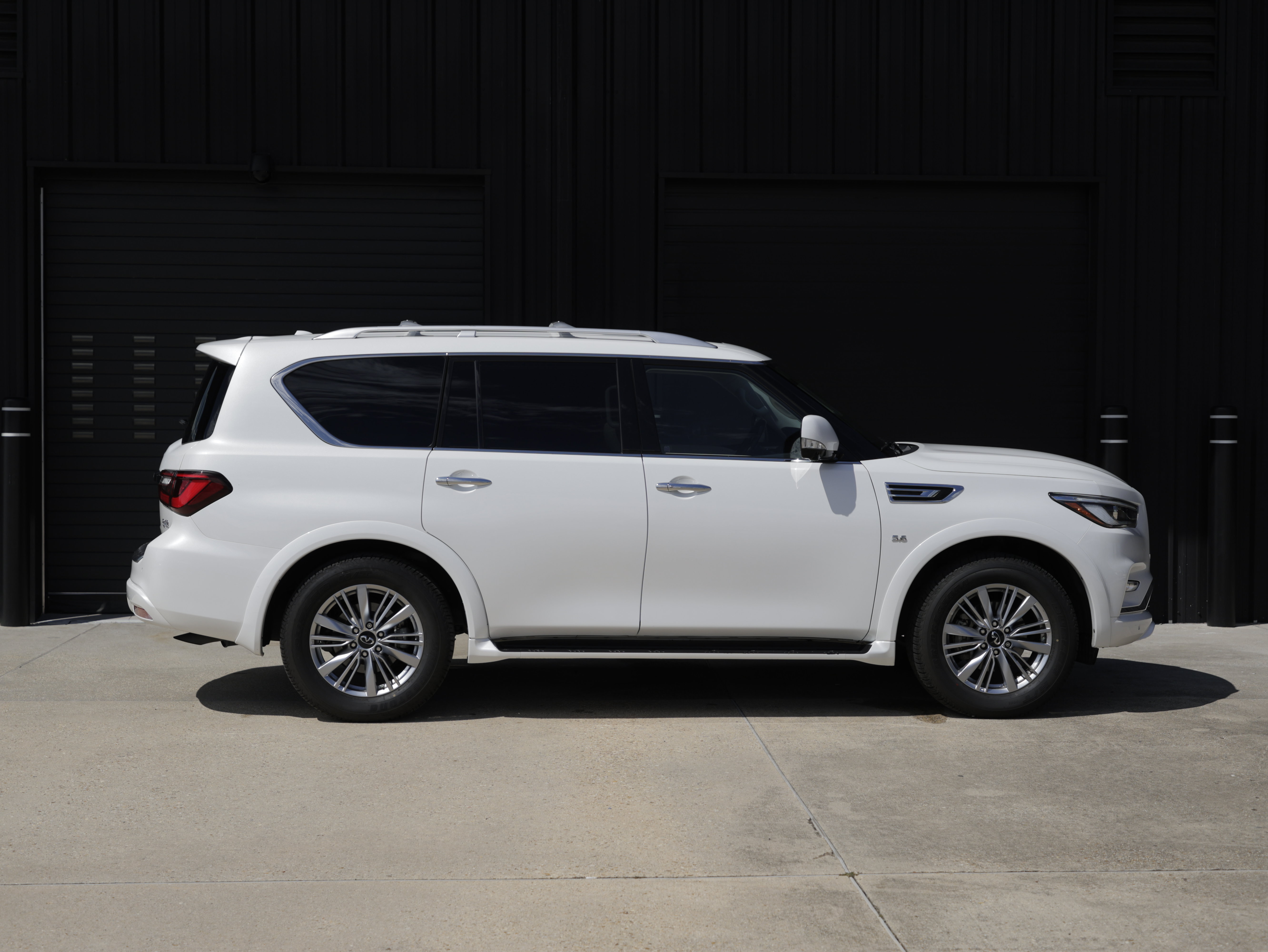 Used 2019 INFINITI QX80 Luxe w/ All-Season Package RWD image 6