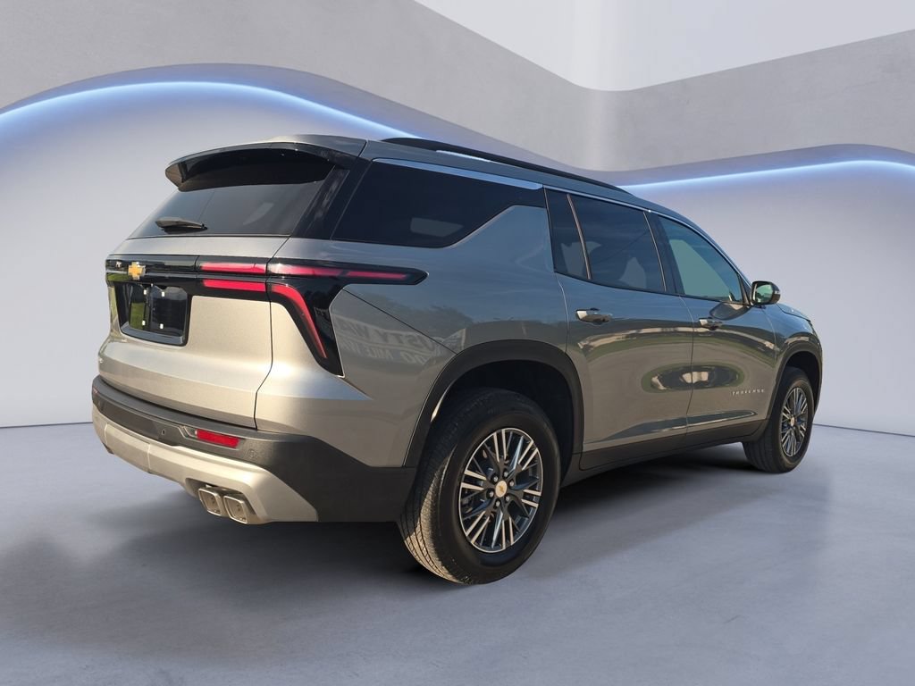 Used 2026 Chevrolet Traverse LT FWD image 6