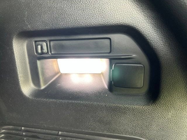 Used 2023 Ford Explorer XLT AWD/4WD image 48