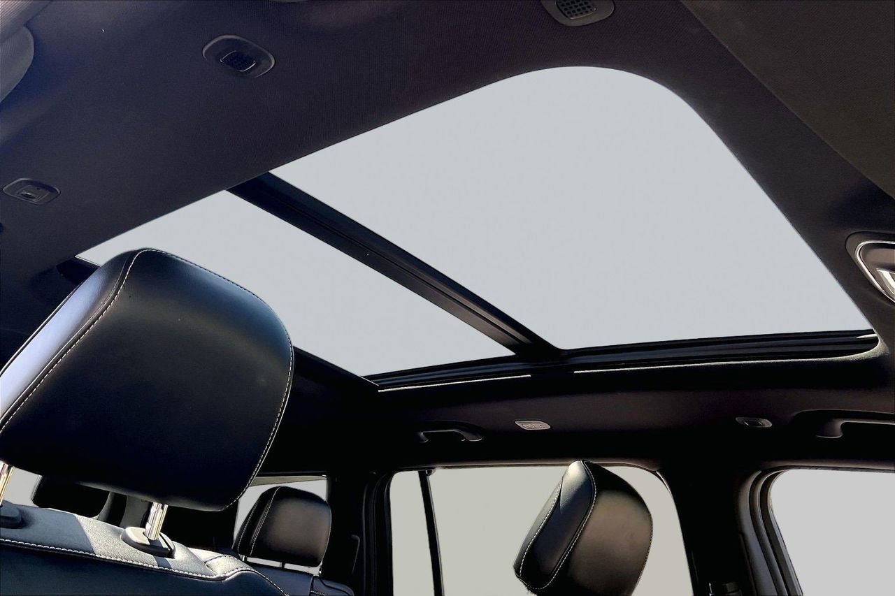 Used 2024 Jeep Grand Cherokee L Limited w/ Luxury Tech Group II image 17