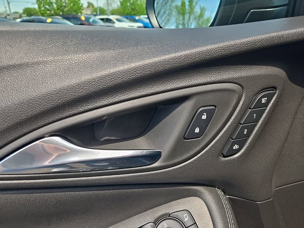 Used 2023 Buick Encore GX Essence w/ Experience Buick Package FWD image 25