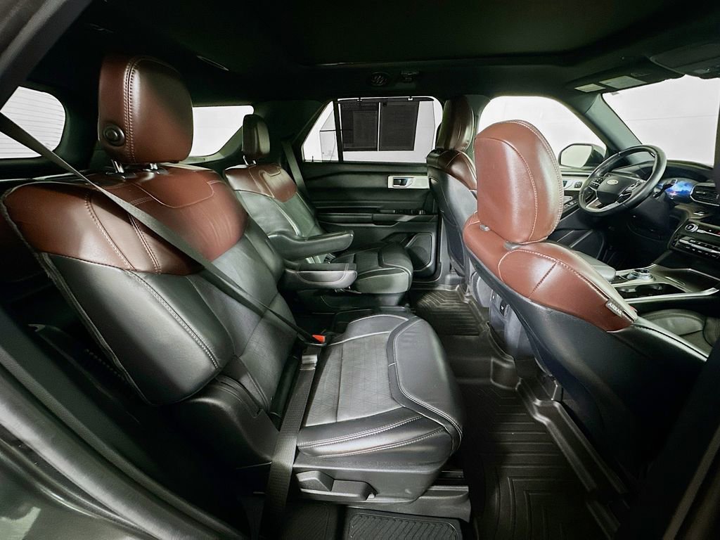 Used 2020 Ford Explorer Platinum w/ Premium Technology Package image 17