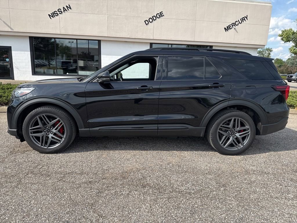 Used 2025 Ford Explorer ST AWD/4WD image 6