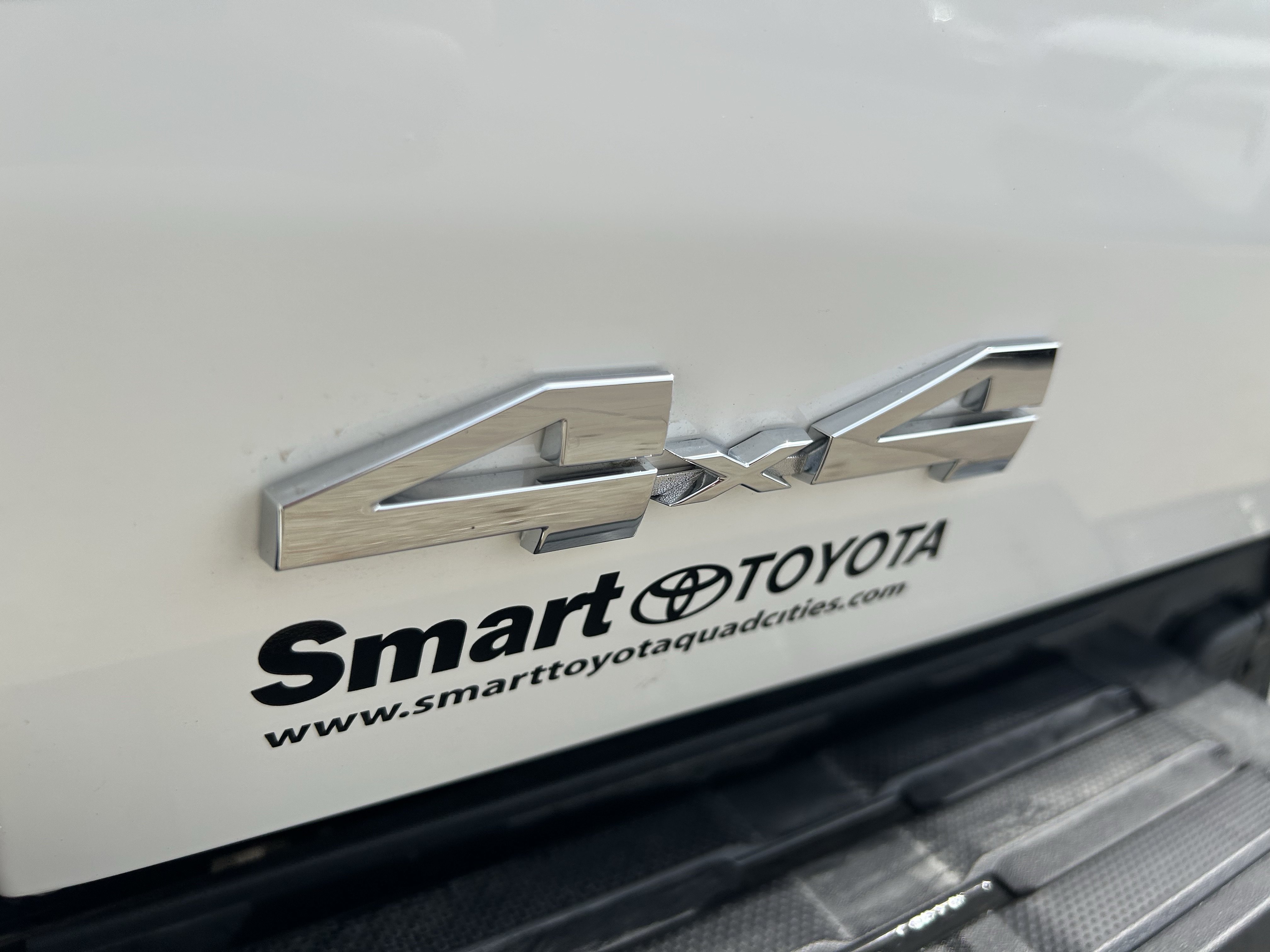 Certified 2025 Toyota Tacoma SR5 AWD/4WD image 9