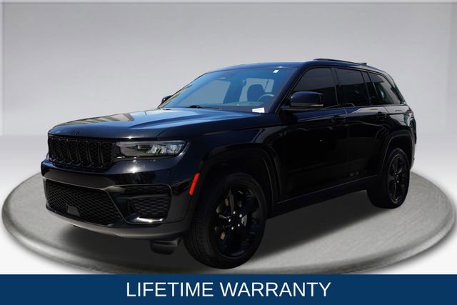 Used 2023 Jeep Grand Cherokee Altitude AWD/4WD image 3