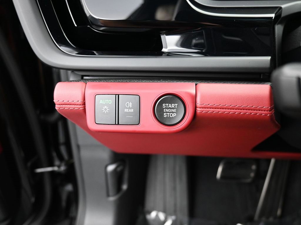 Certified 2025 Porsche Panamera Turbo image 10
