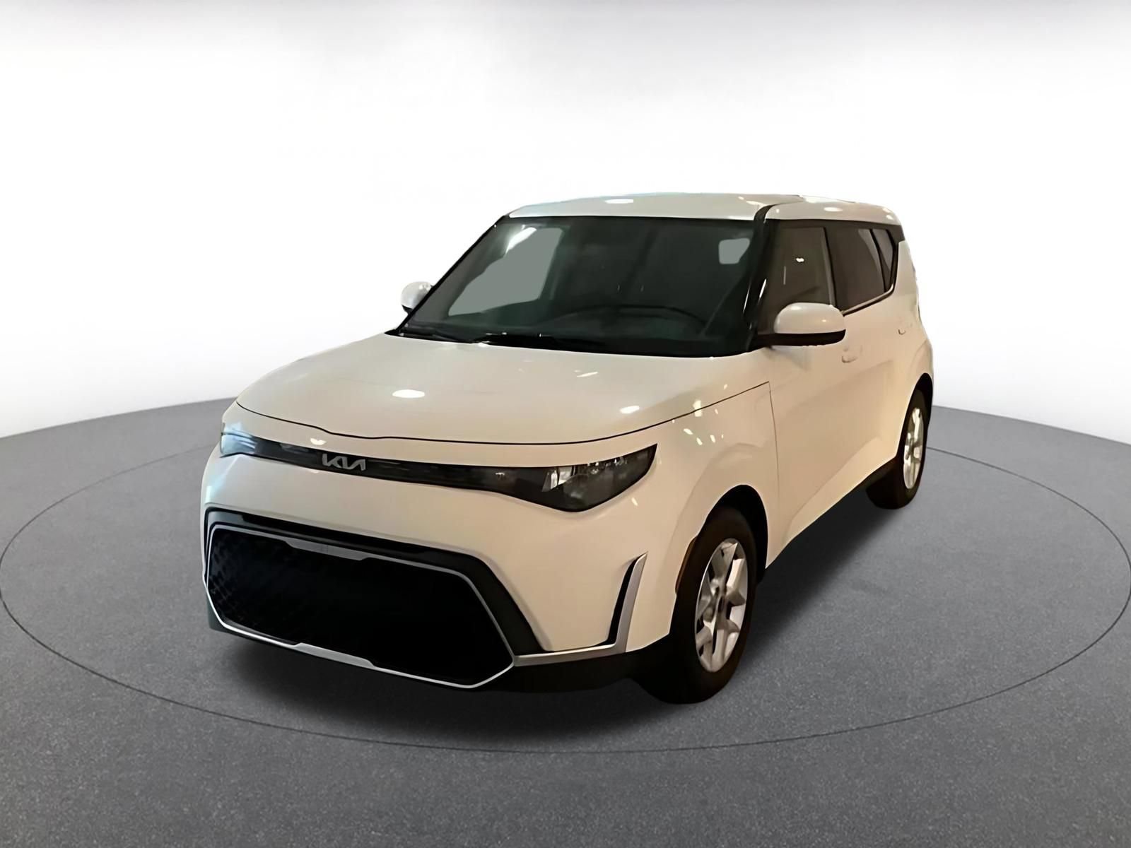 Used 2025 Kia Soul LX w/ LX Technology Package FWD image 7