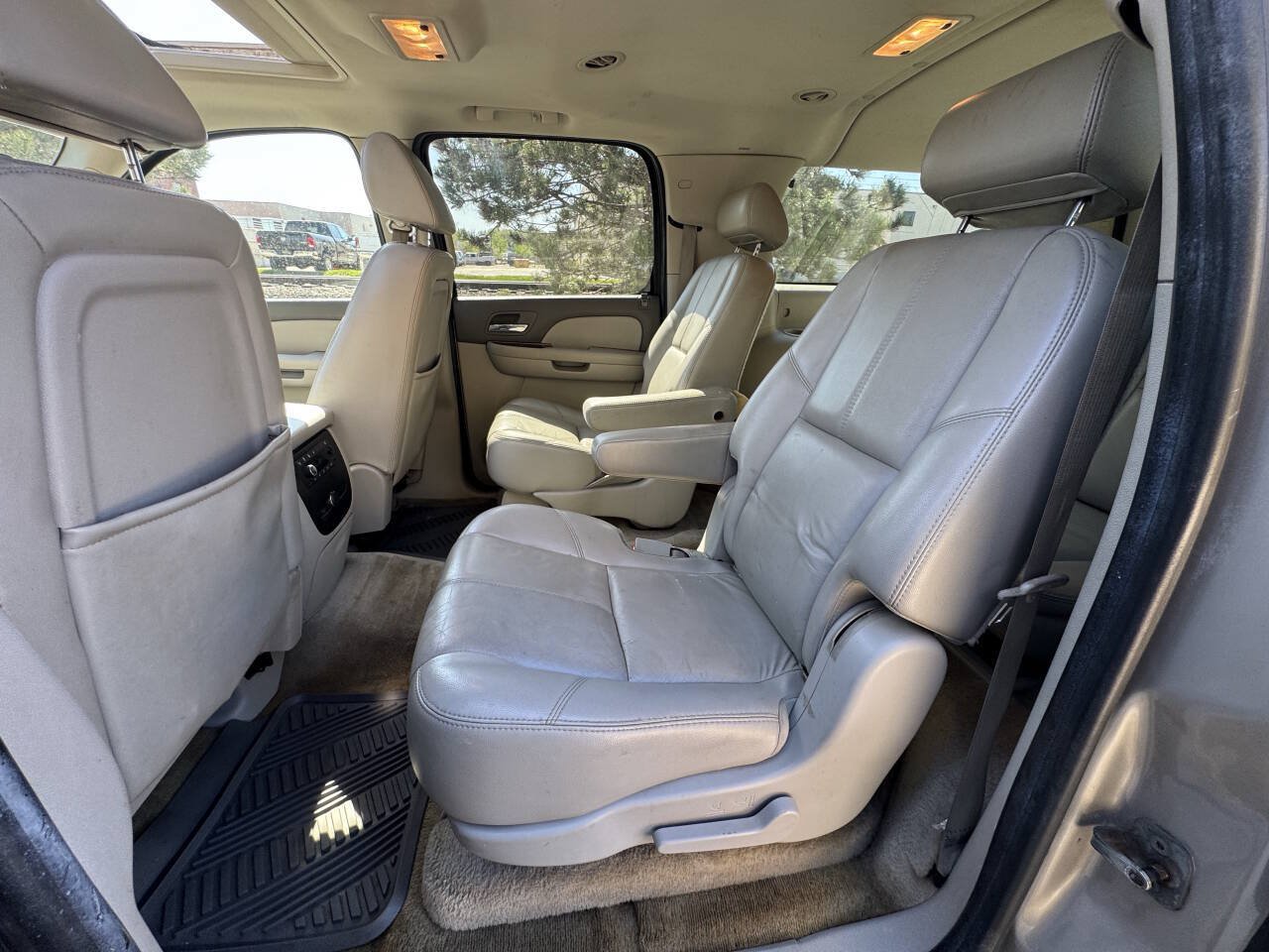 Used 2007 Chevrolet Suburban LT w/ LT Preferred Equipment Group AWD/4WD image 14