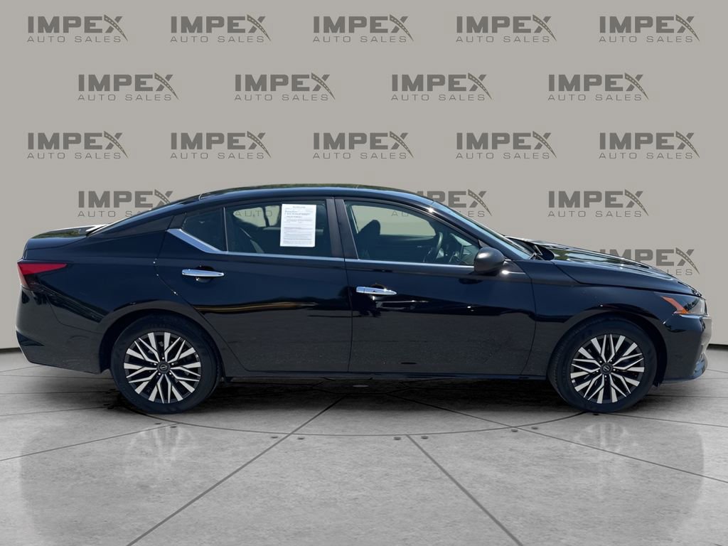 Used 2025 Nissan Altima 2.5 SV FWD image 6
