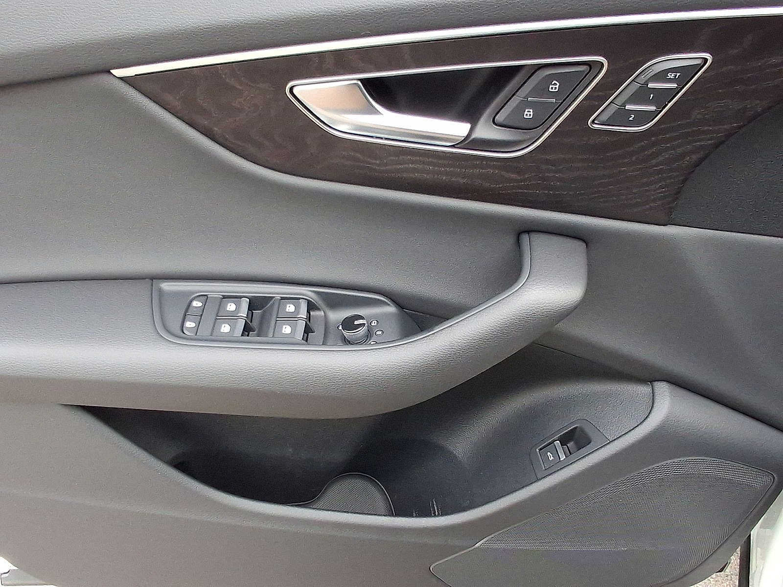 Used 2023 Audi Q8 Premium w/ Convenience Package AWD/4WD image 16