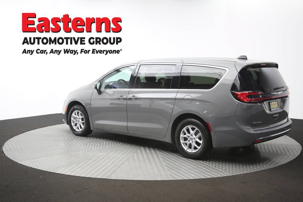 Used 2023 Chrysler Pacifica Touring-L FWD image 63