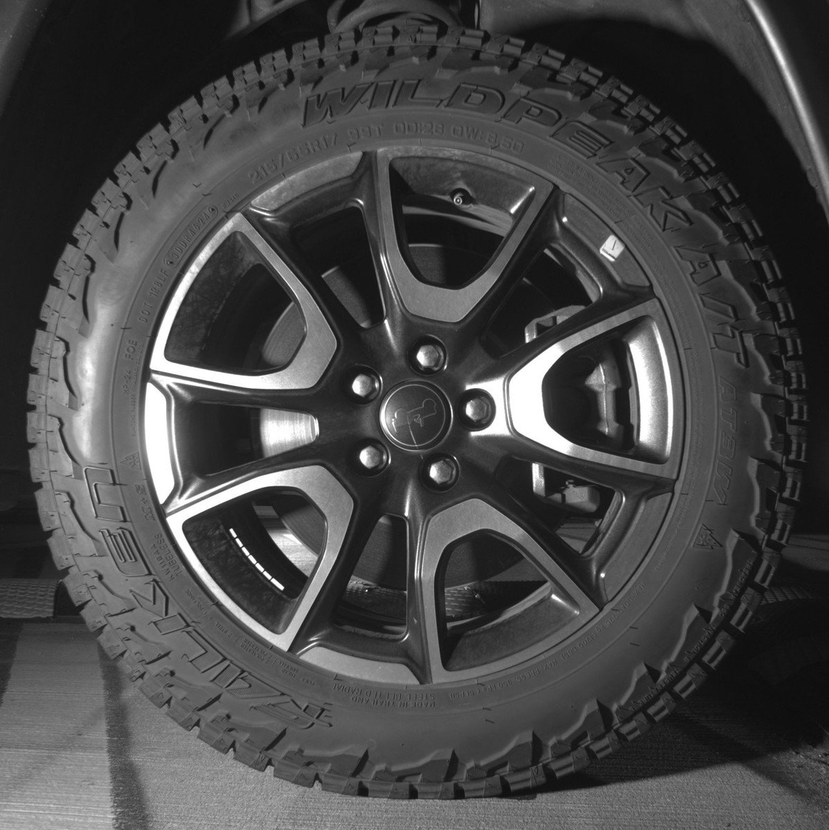 Used 2025 Jeep Compass Trailhawk AWD/4WD image 13