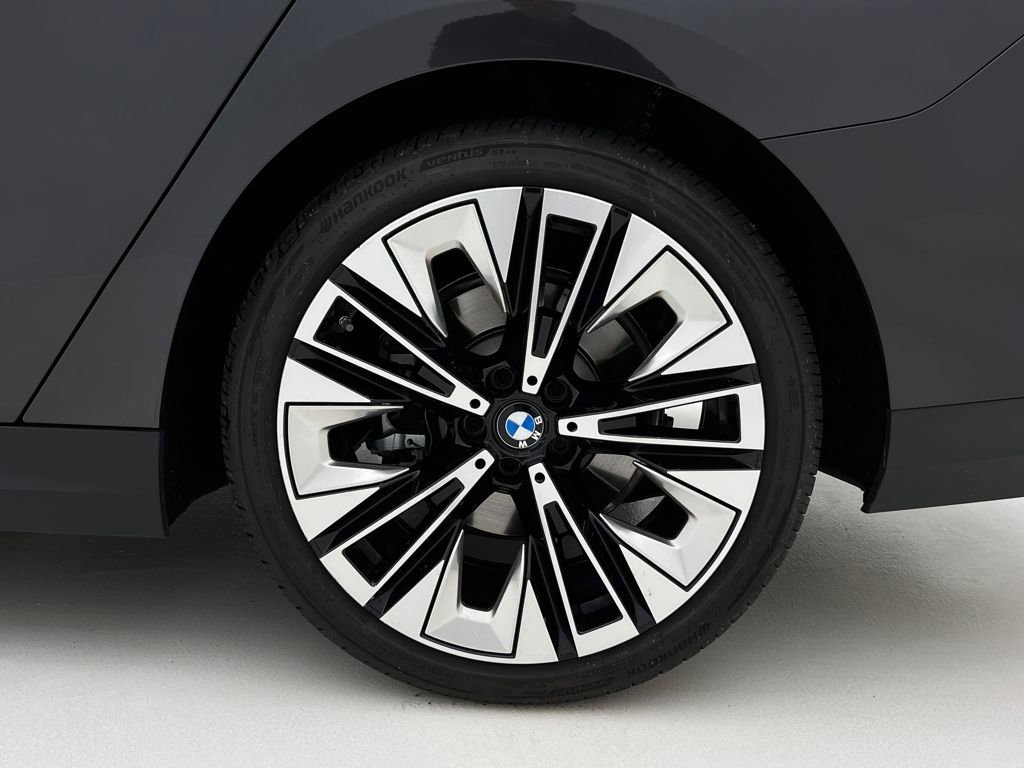 Certified 2026 BMW 530i xDrive w/ Premium Package image 27