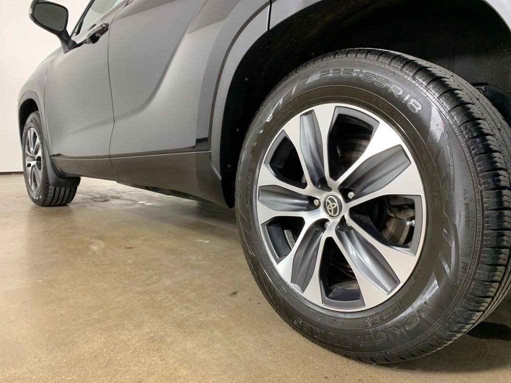 Used 2023 Toyota Highlander XLE image 17