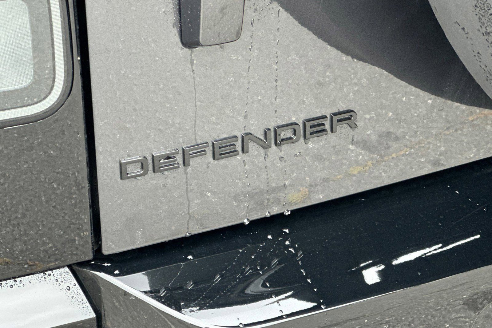 New 2026 Land Rover Defender 130 X-Dynamic SE image 21