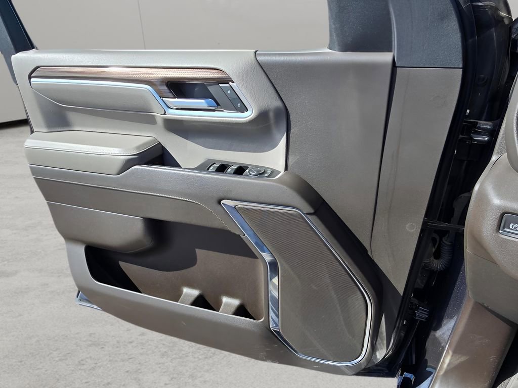 Used 2023 Chevrolet Silverado 1500 LT AWD/4WD image 25