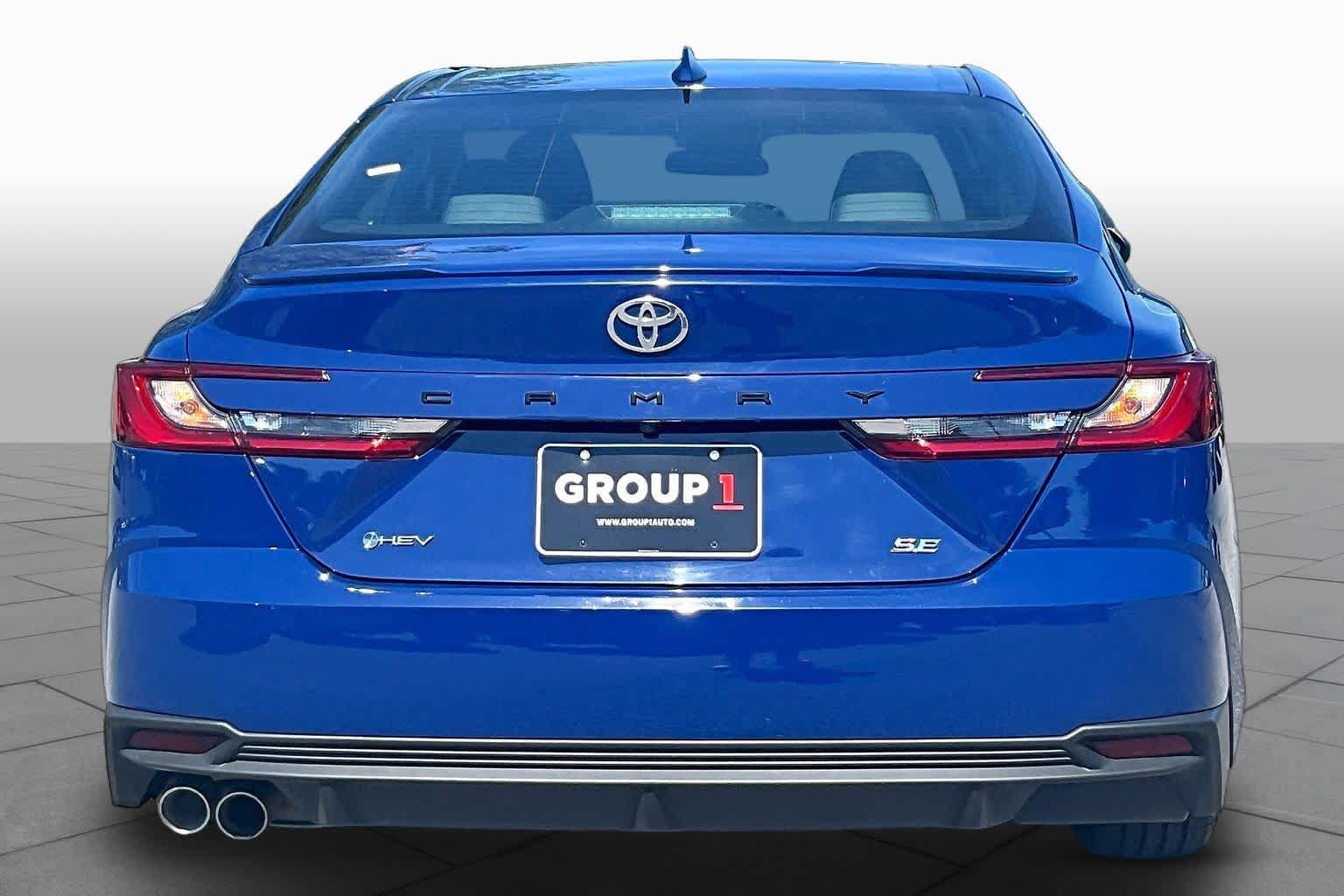Used 2025 Toyota Camry SE FWD image 5