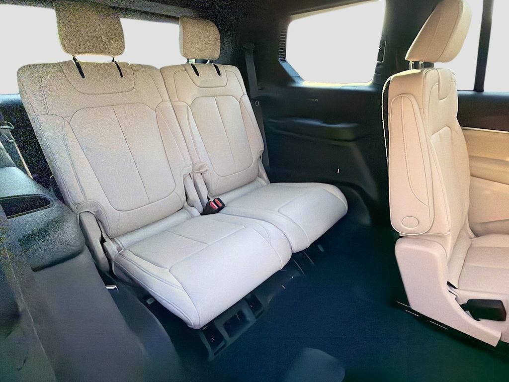 New 2026 Jeep Grand Cherokee L Limited w/ Limited Altitude Package AWD/4WD image 21