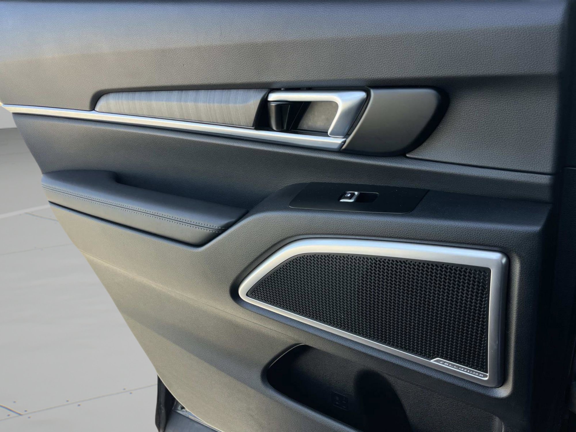 Used 2024 Kia Telluride EX image 33