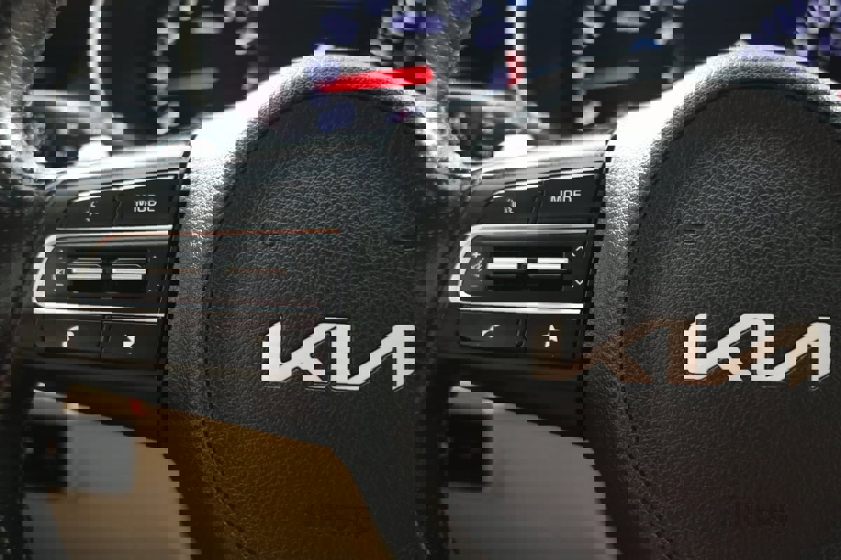 Used 2023 Kia Stinger GT2 image 28