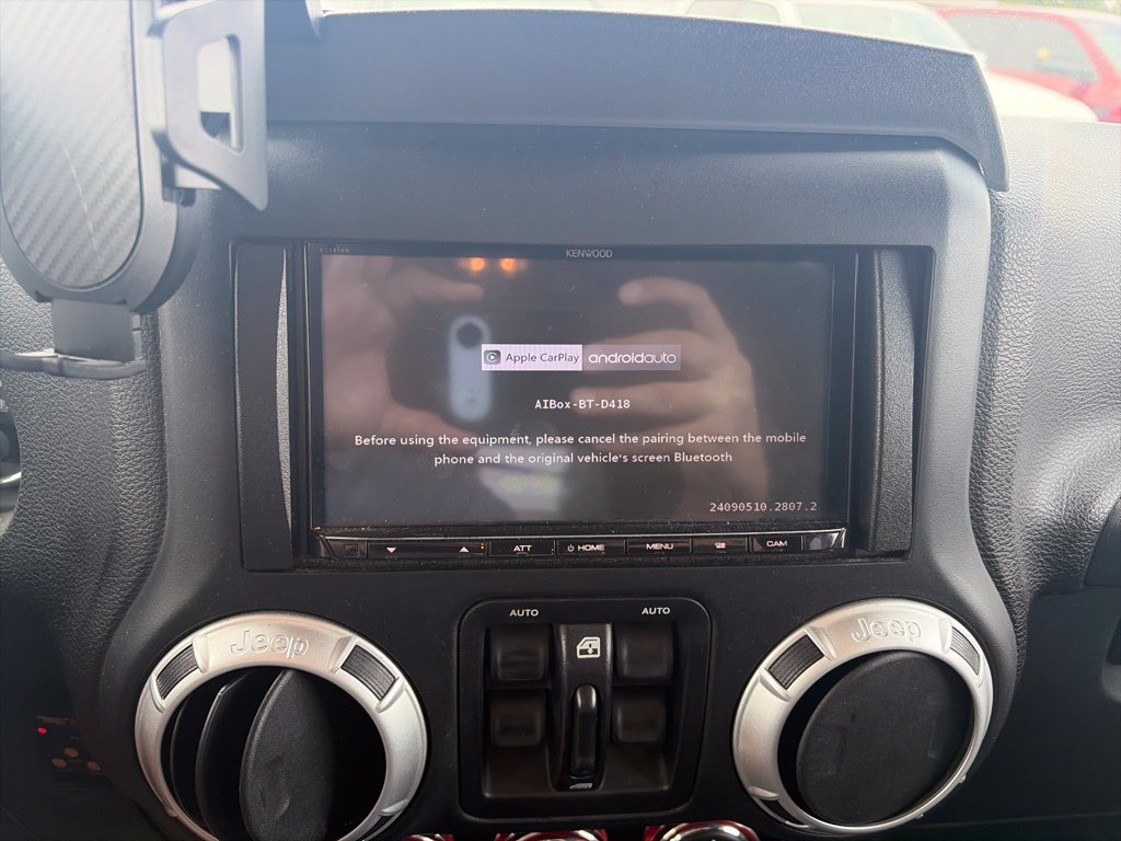 Used 2016 Jeep Wrangler Unlimited Sahara w/ Connectivity Group AWD/4WD image 21