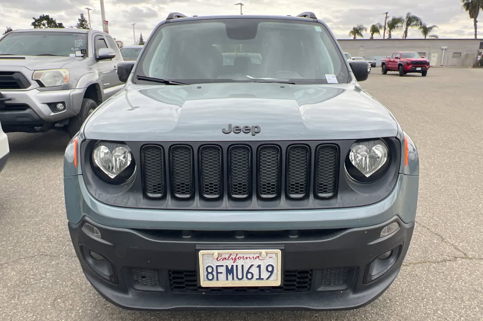 Used 2018 Jeep Renegade Altitude FWD image 2
