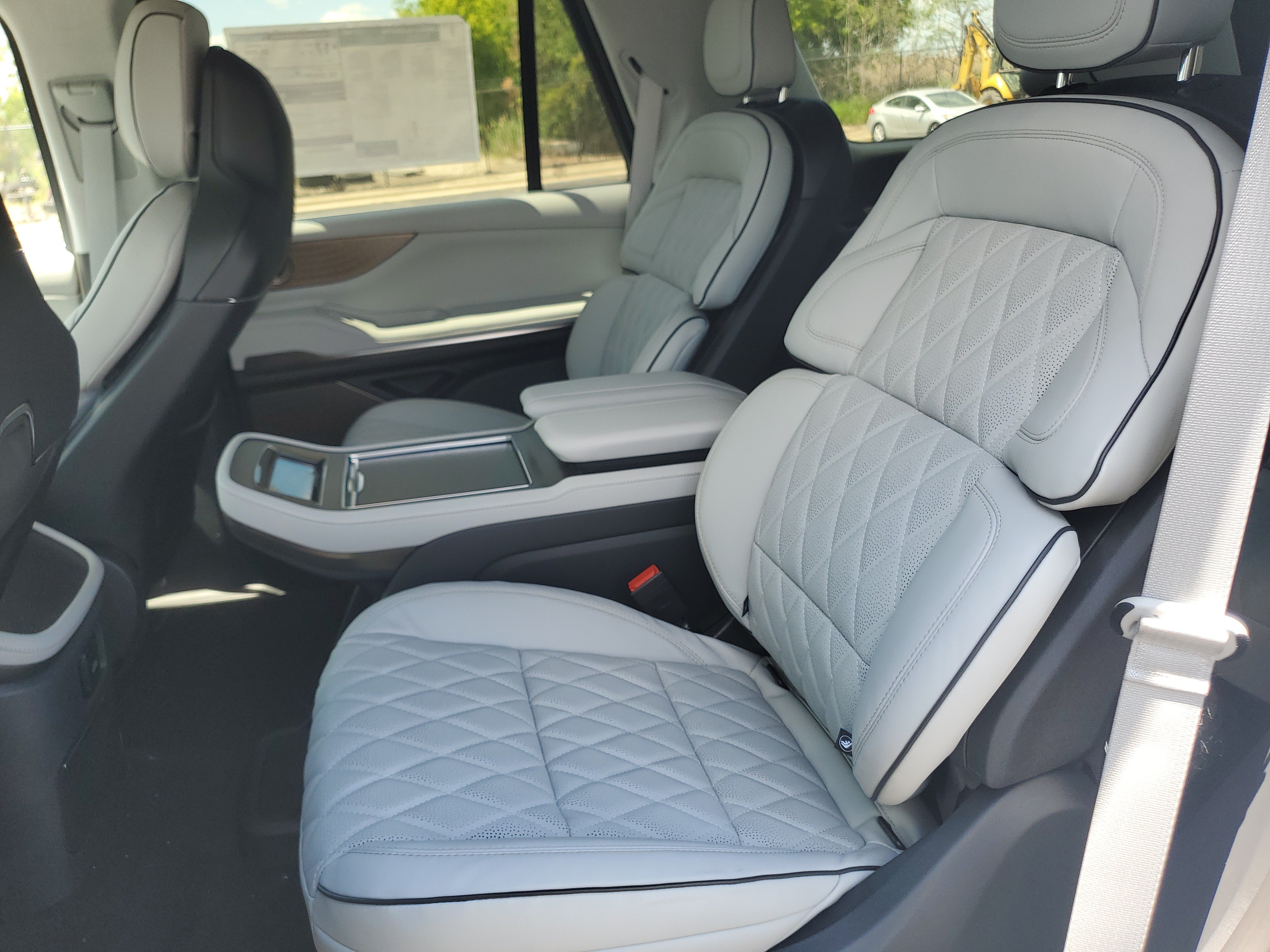 New 2026 Lincoln Navigator Black Label AWD/4WD image 30