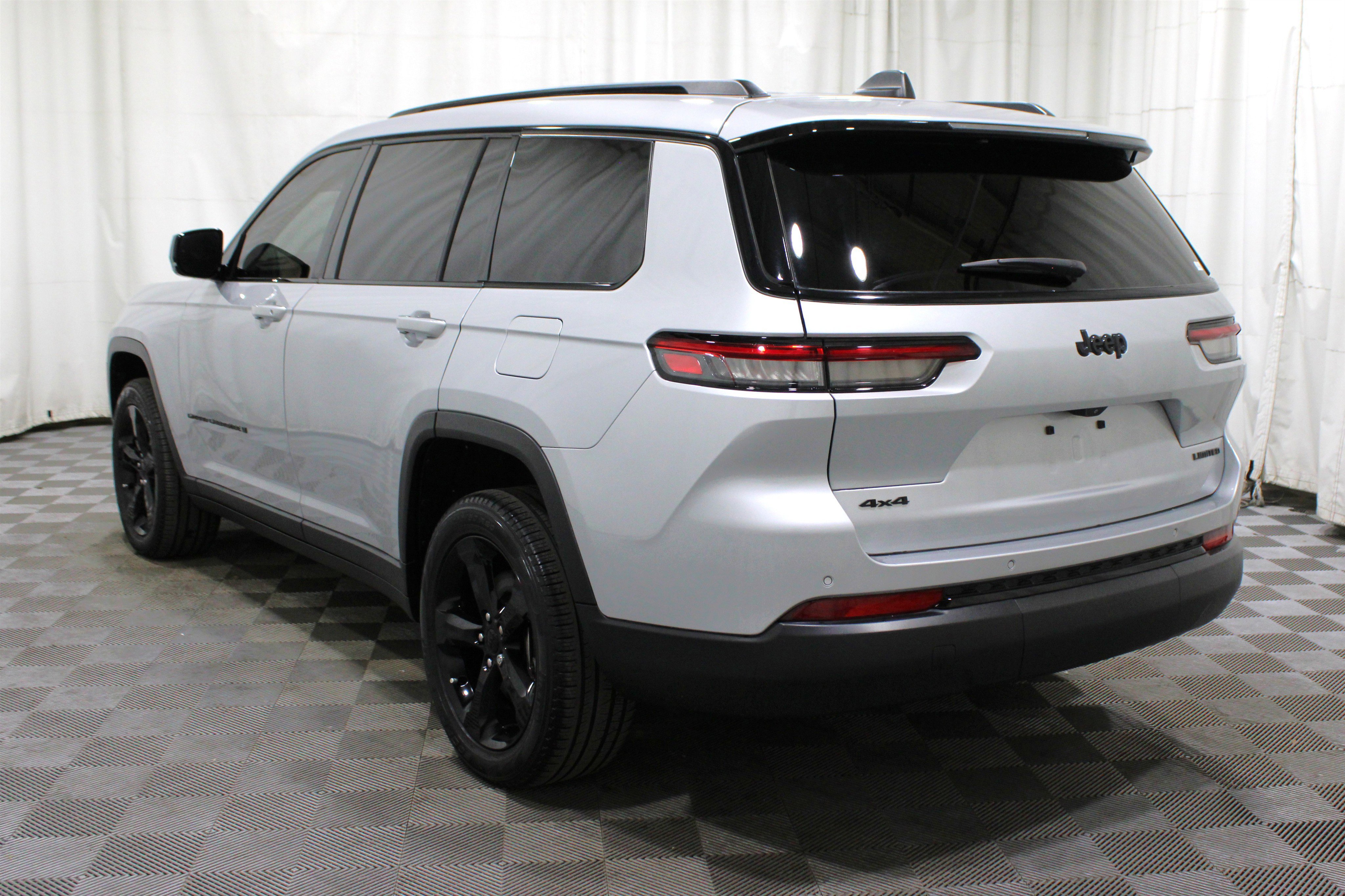 Used 2024 Jeep Grand Cherokee L Limited w/ Black Appearance Package image 36