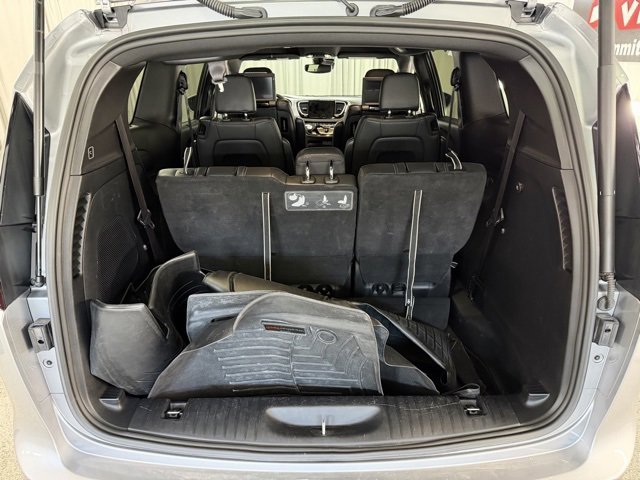 Used 2021 Chrysler Pacifica Touring-L w/ Uconnect Theater Family Group image 9