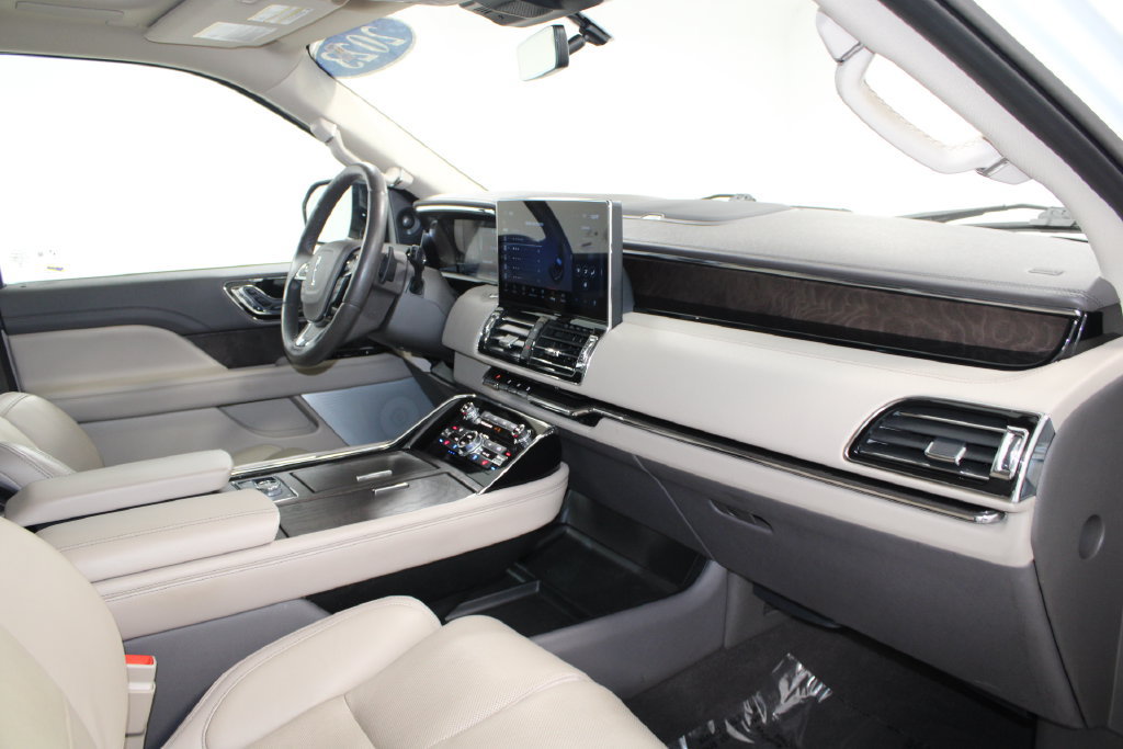 Used 2023 Lincoln Navigator Reserve AWD/4WD image 33