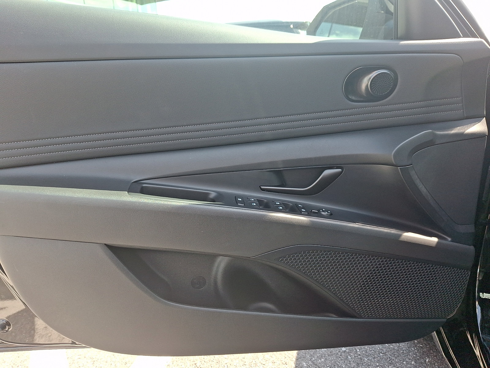 Used 2025 Hyundai Elantra SEL FWD image 12