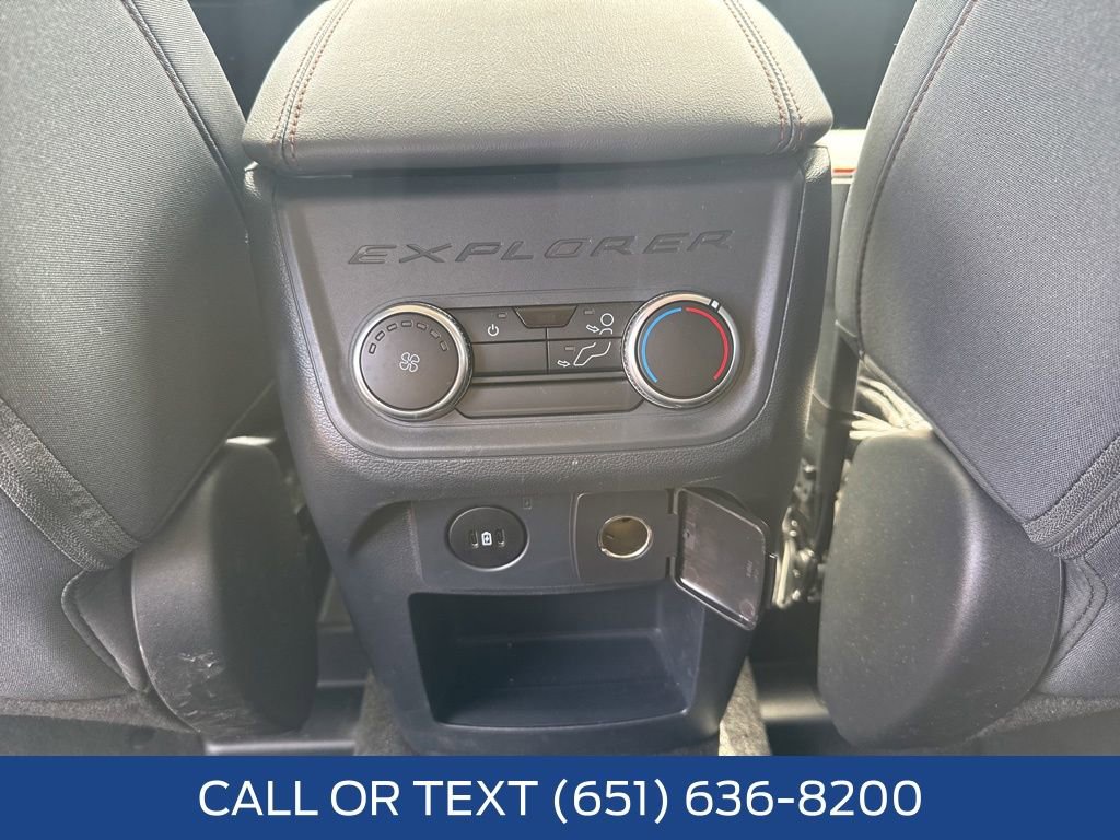 Used 2025 Ford Explorer Active AWD/4WD image 30
