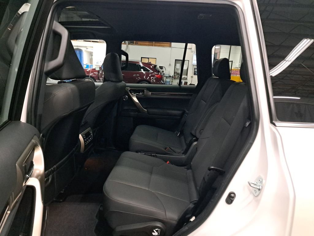 Used 2021 Lexus GX 460 Premium w/ Accessory Package image 15