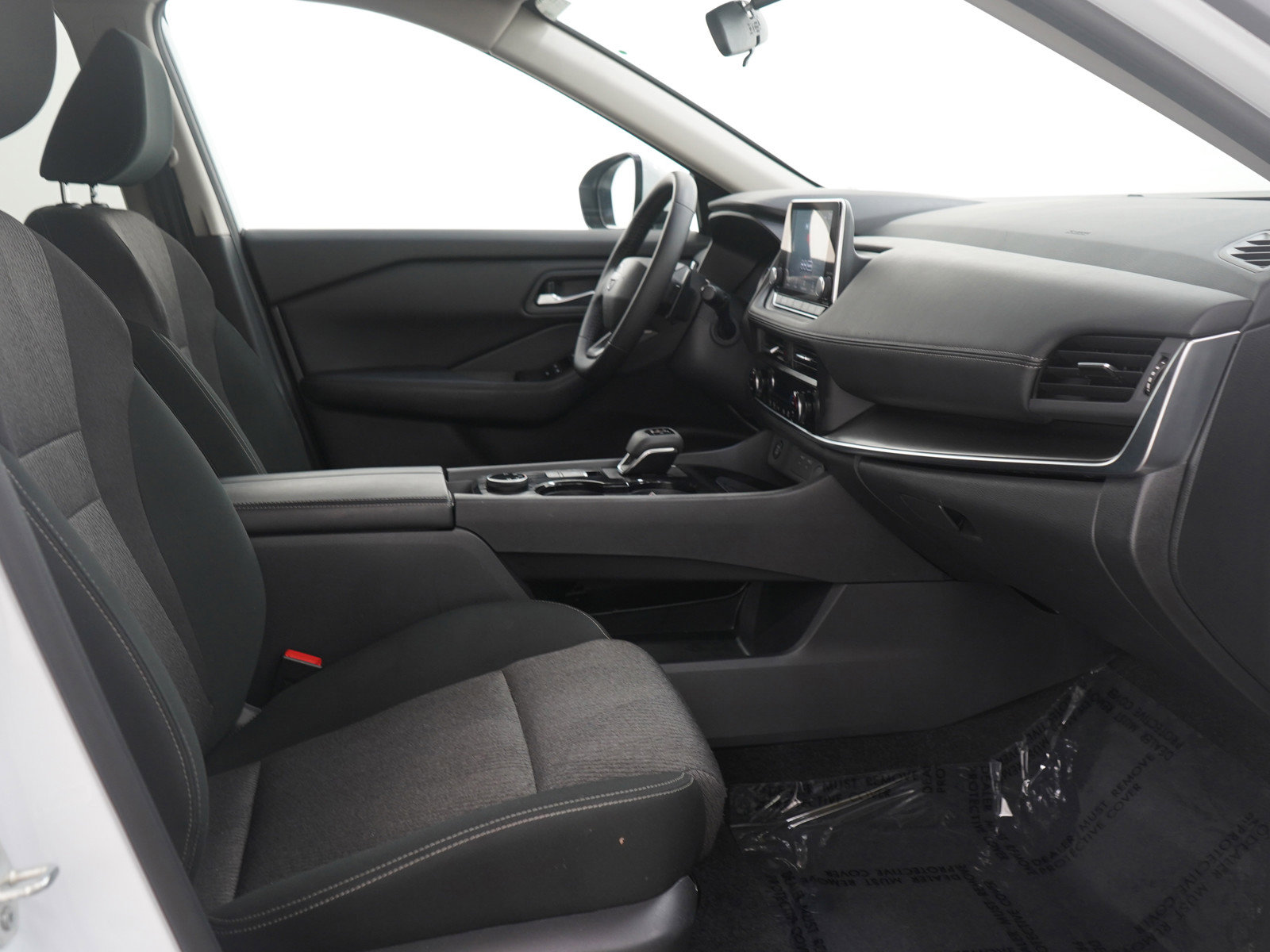 Used 2025 Nissan Rogue SV image 13