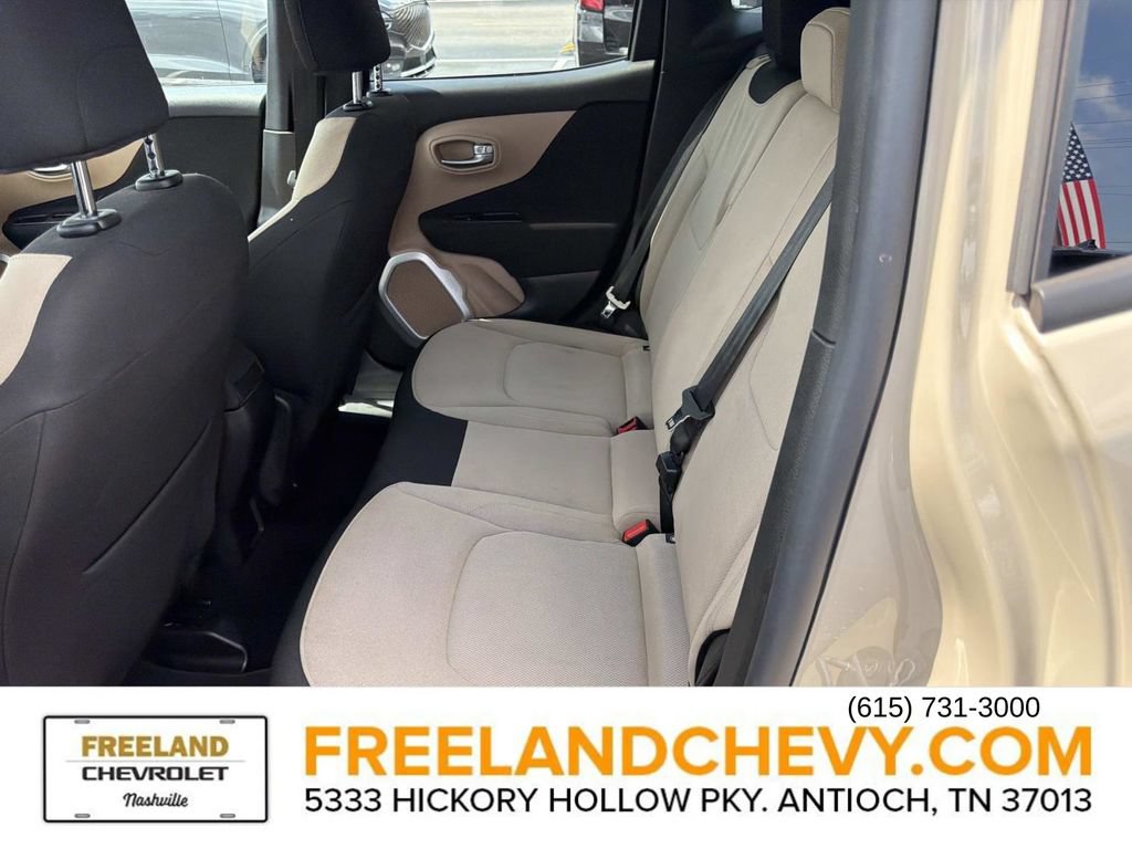 Used 2016 Jeep Renegade Latitude FWD image 16