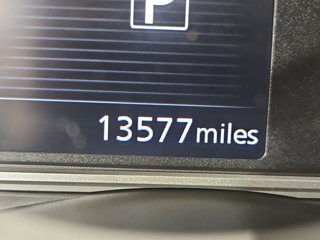 Used 2024 Nissan Versa SR w/ Trunk Package image 17