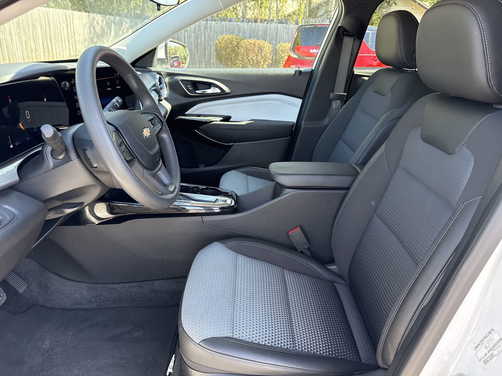 Used 2024 Chevrolet Trax LT FWD image 9