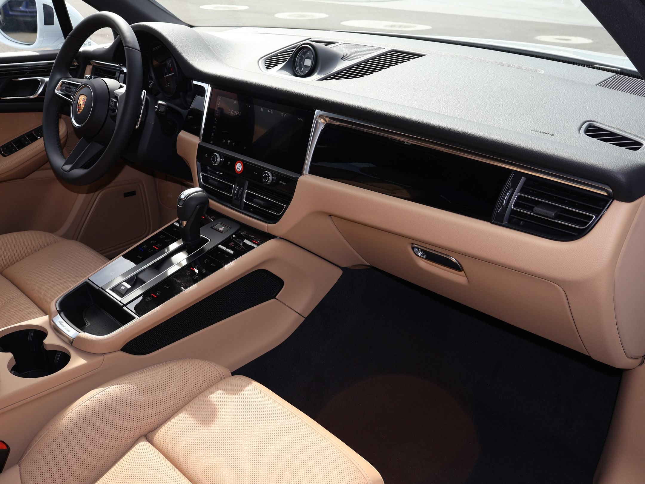 New 2026 Porsche Macan AWD/4WD image 30