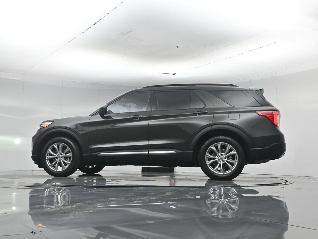 Certified 2023 Ford Explorer XLT w/ Equipment Group 202A AWD/4WD image 8