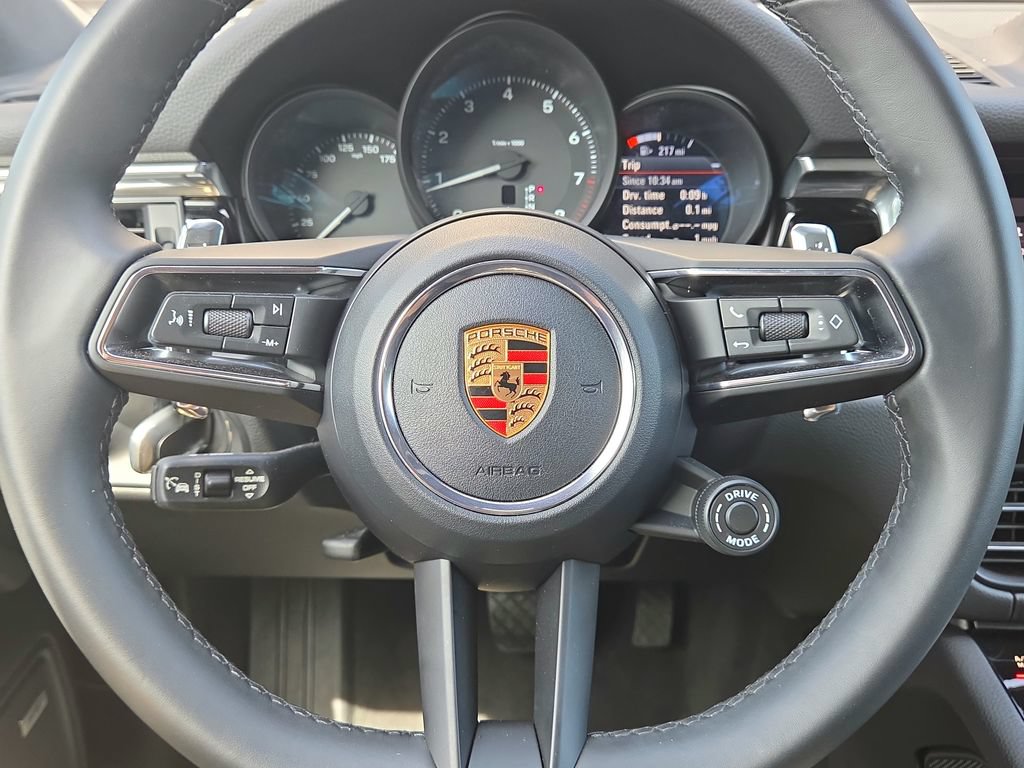 Certified 2026 Porsche Macan AWD/4WD image 9