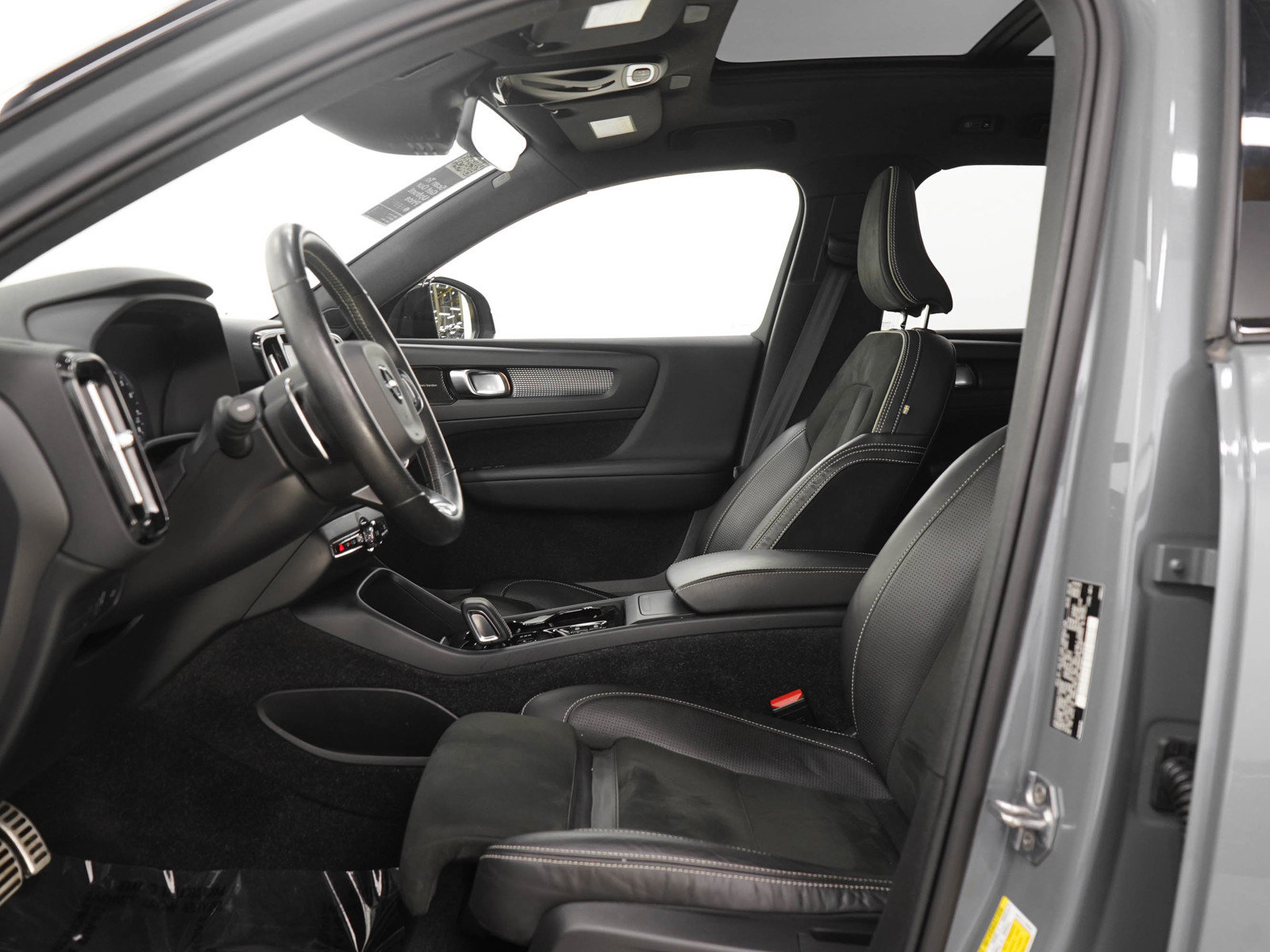 Used 2020 Volvo XC40 T5 R-Design AWD/4WD image 23