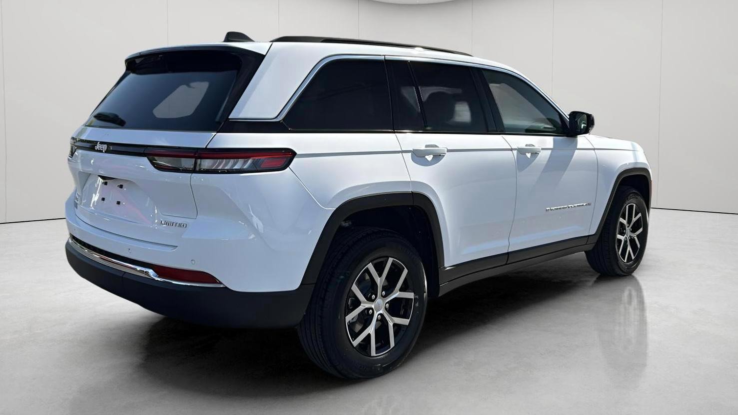 New 2025 Jeep Grand Cherokee Limited w/ Luxury Tech Group II image 4