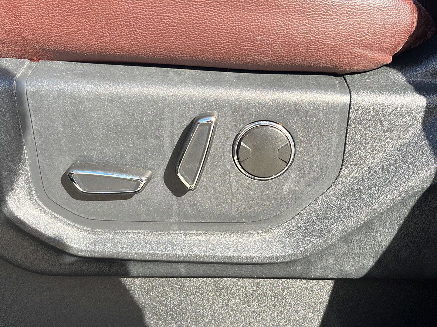 Used 2022 Ford Expedition Max Limited image 13