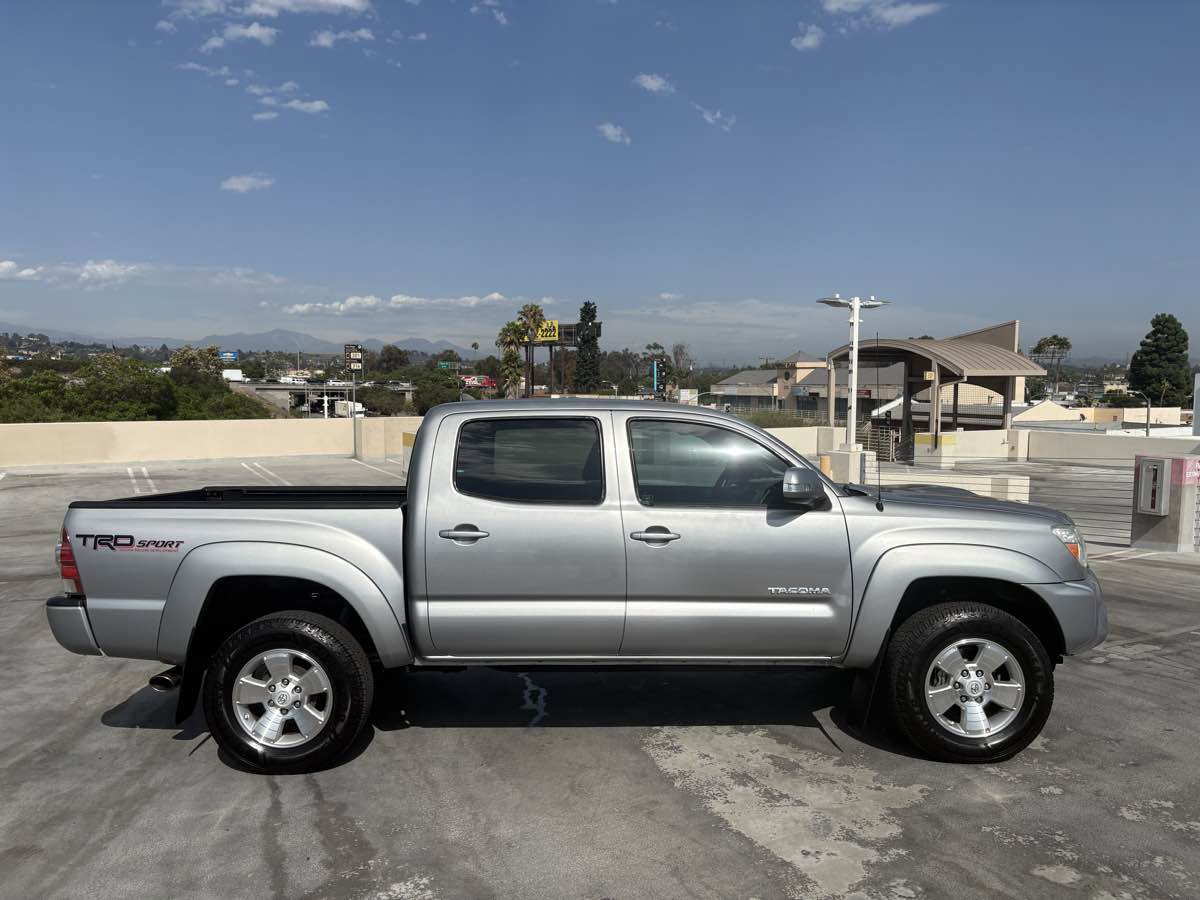 Used 2015 Toyota Tacoma PreRunner image 37
