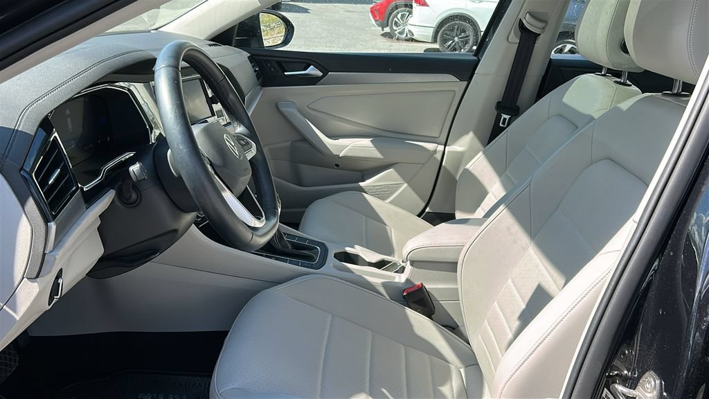 Used 2023 Volkswagen Jetta SE w/ Panoramic Sunroof Package FWD image 10