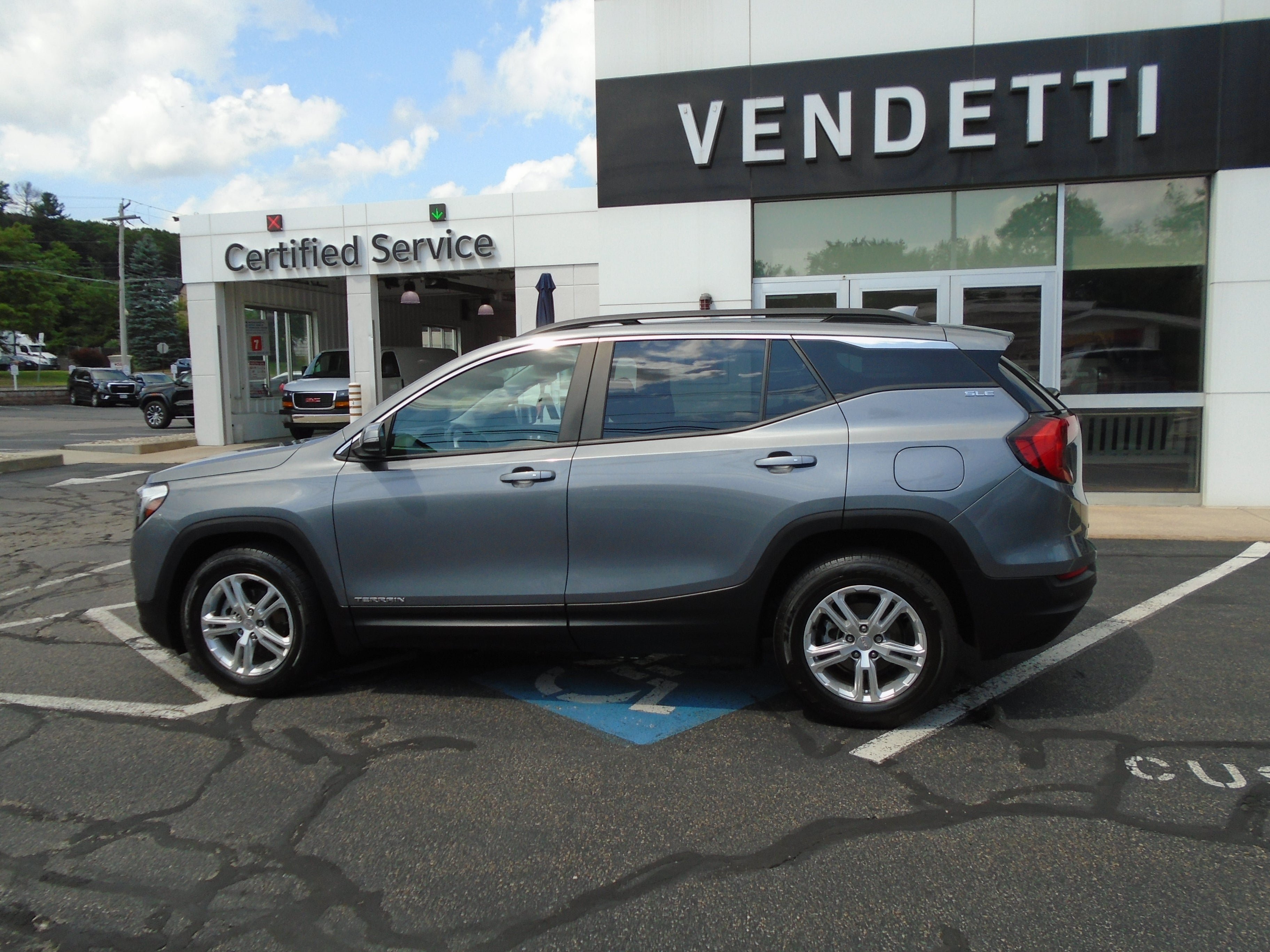 Used 2021 GMC Terrain SLE w/ Driver Convenience Package AWD/4WD image 10