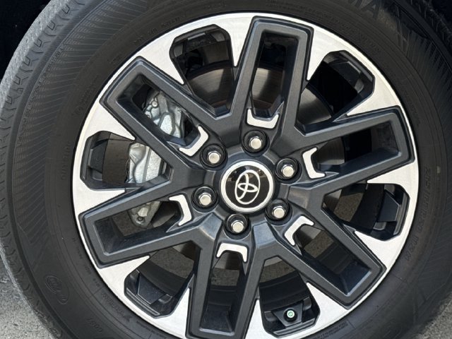 Used 2024 Toyota Tundra Limited w/ Power Package AWD/4WD image 11