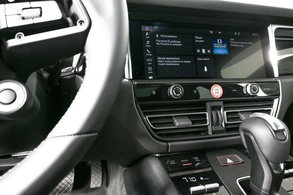 Certified 2026 Porsche Macan AWD/4WD image 12